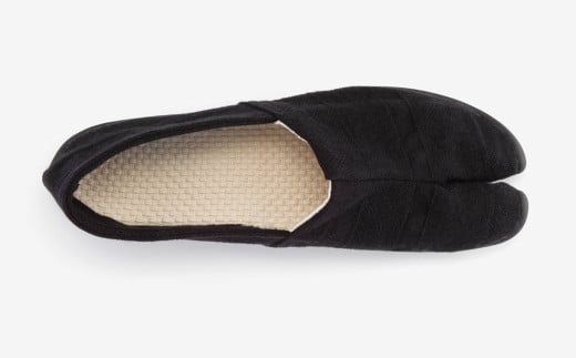 足袋型シューズ『たびりら』カラー：烏城【22.5cm】【倉敷市産 国産 靴 くつ シューズ 足袋型コンフォートシューズ 足袋シューズ 足袋 軽い 綿100％ 岡山県 倉敷市 おすすめ 人気】