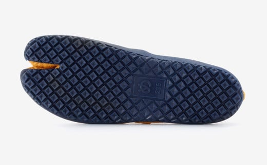 足袋型シューズ『たびりら』カラー：月【24.0cm】【倉敷市産 国産 靴 くつ シューズ 足袋型コンフォートシューズ 足袋シューズ 足袋 軽い 綿100％ 岡山県 倉敷市 おすすめ 人気】