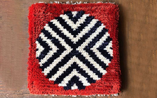 【 倉敷ノッティング 】 手織ウール 椅子敷き 赤地／紺白紋