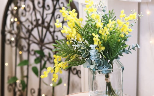 水換え不要!! 「ミモザとユーカリ」花瓶とセットの花束 マジカルウォーター【ハンドメイド ミモザリース リース ドライフラワー ミモザ お花 花 岡山県 倉敷市 おすすめ 人気】