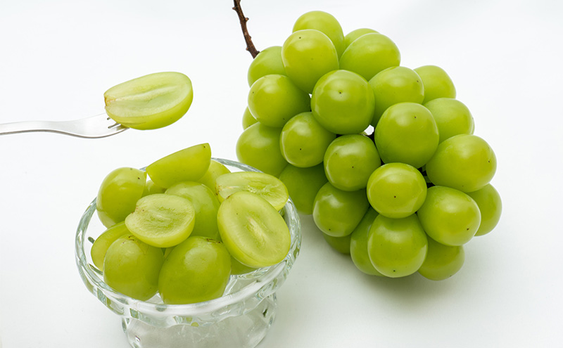 ぶどう 2026年 先行予約 シャイン マスカット 晴王 2房（合計約1.1kg）化粧箱入り マスカット ブドウ 葡萄  岡山県産 国産 フルーツ 果物 ギフト 果物類 大粒 1.1kg