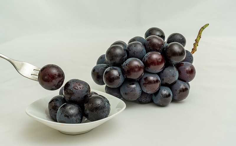 ぶどう 2026年 先行予約 ニュー ピオーネ 4房（合計約2kg）  ブドウ 葡萄  岡山県産 国産 フルーツ 果物 ギフト