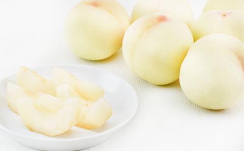 桃 ぶどう 2026年 先行予約 果物詰合せ 白桃 2玉（1玉200g以上） ニュー ピオーネ 2房（合計約940g）化粧箱入り 岡山県産 国産 フルーツ ギフト  もも セット