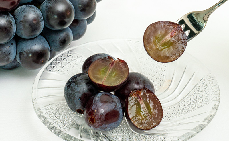 ぶどう 2026年 先行予約 ニュー ピオーネ 2房（1房480g以上）約1kg 化粧箱入り ブドウ 葡萄 岡山県産 国産 フルーツ 果物 ギフト