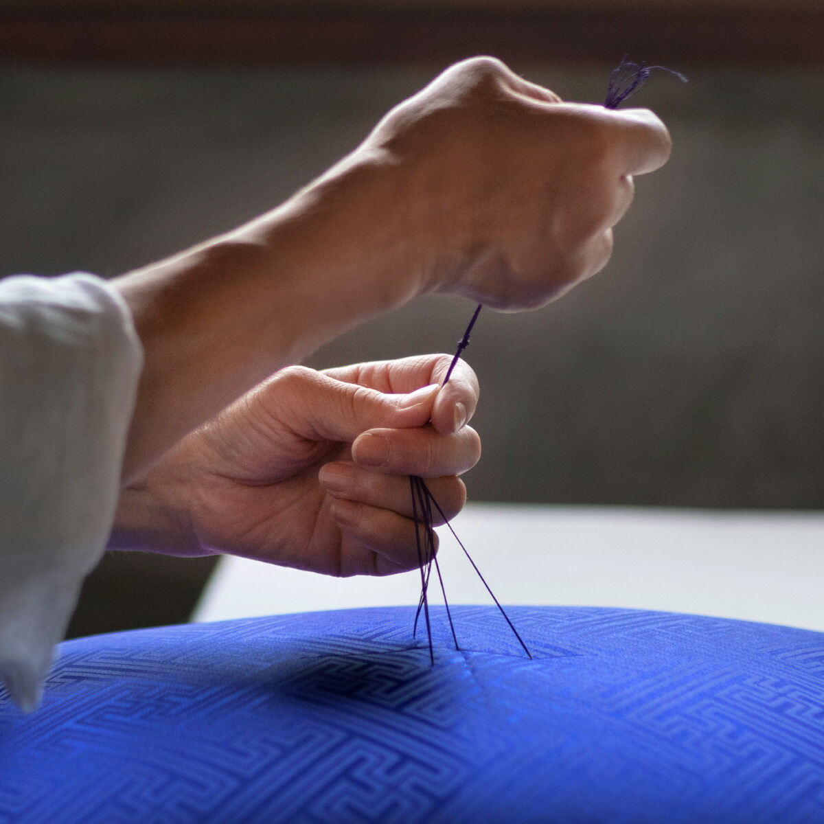 祝寿ざぶとん 座布団 ざぶとん 55cm×59cm 国産 お祝い 贈答 プレゼント 紗綾形 桔梗色《45日以内に出荷予定(土日祝除く)》---A-231a_kikyo---