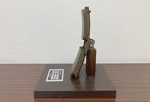 井原鉄道「鉄道車両制輪子」(使用済み、使用証明書・特製台付)