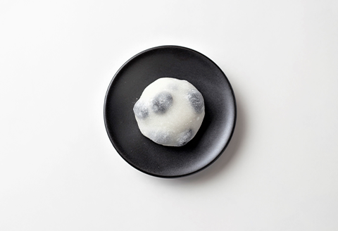 52-02和菓子の王道！黒豆大福１５個（里山工房和菓子たむら）