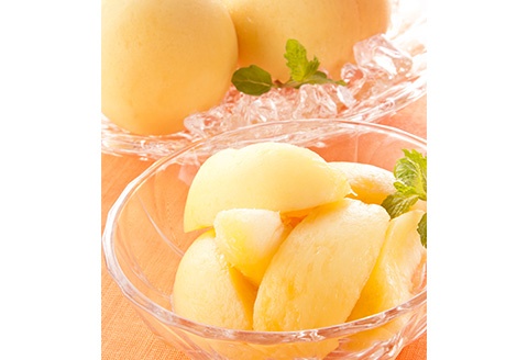 詰合せ 白桃2玉(1玉220g以上)・シャインマスカット「晴王」2房(1房480g以上) 化粧箱入り【2026年7月下旬～8月中旬発送予定】