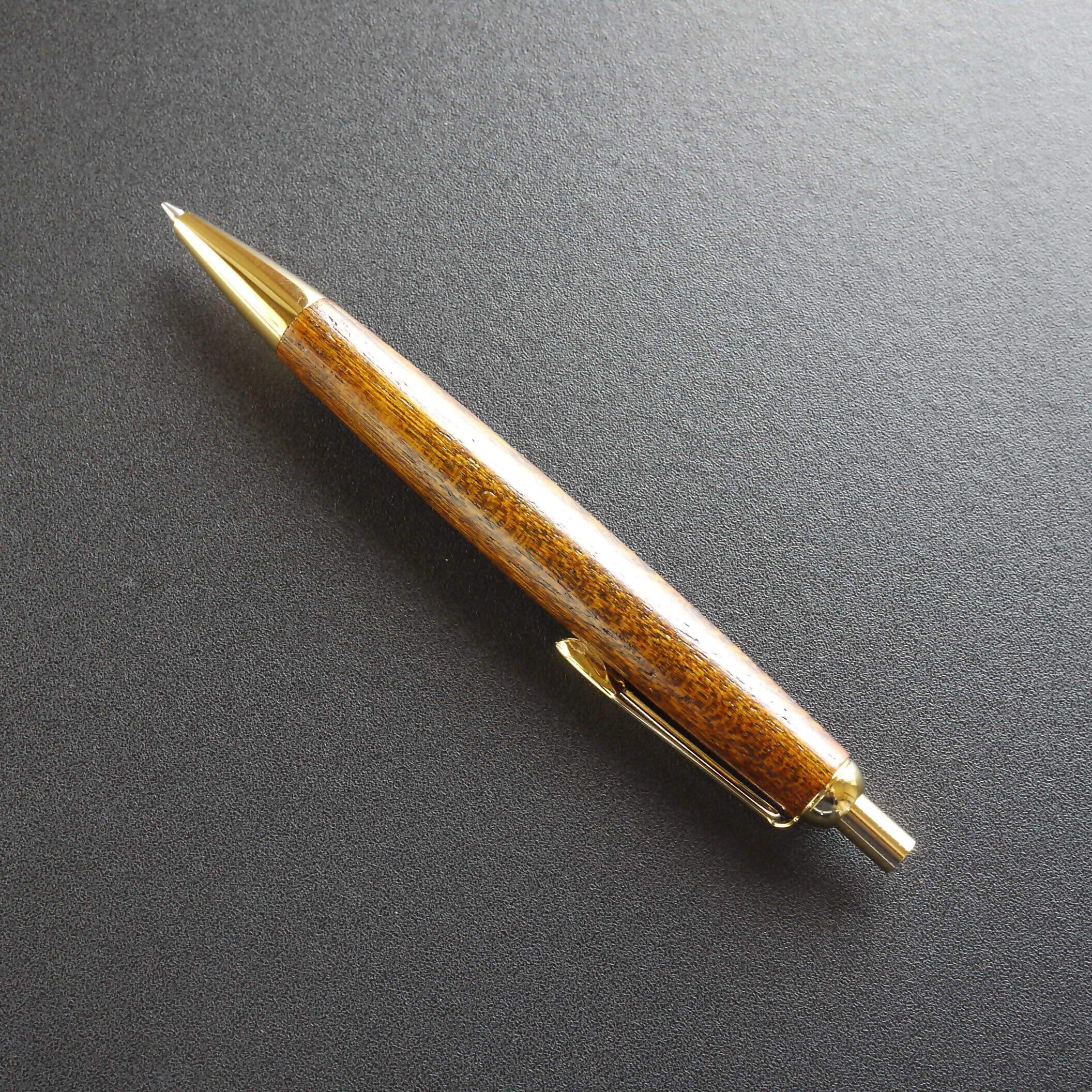 【漆工芸・黄薇彫】木軸・漆塗りボールペン／ケヤキ・拭き漆020-020