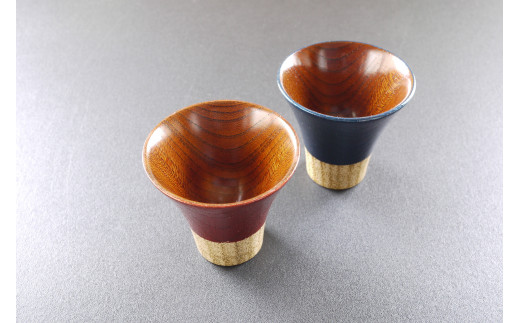 【漆工芸・黄薇彫】色漆・ぐい呑み『逆さ富士』／赤・青ペア037-001