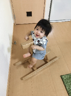 くりの木の木馬105-001