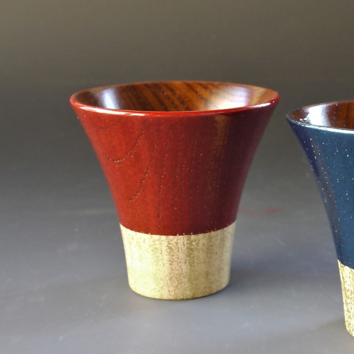 【漆工芸・黄薇彫】色漆・ぐい吞み『逆さ富士』／赤富士021-005