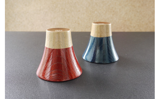 【漆工芸・黄薇彫】色漆・ぐい呑み『逆さ富士』／赤・青ペア037-001