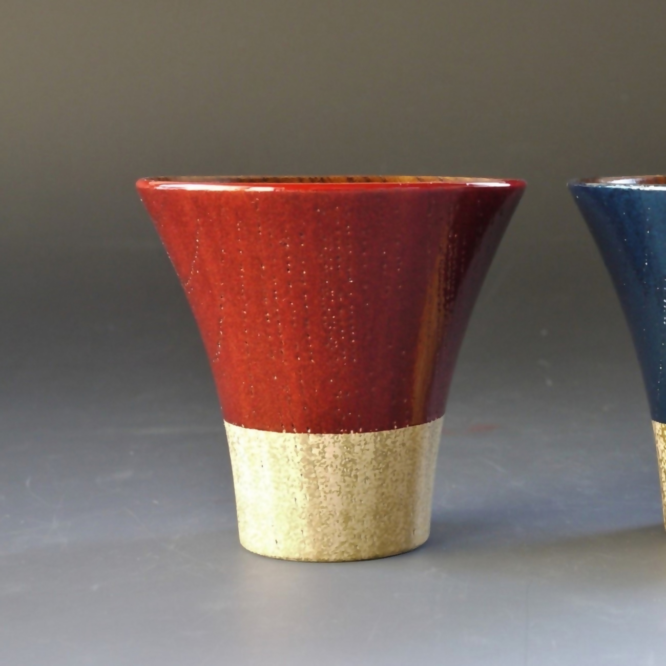 【漆工芸・黄薇彫】色漆・ぐい吞み『逆さ富士』／赤富士021-005