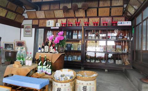 純米大吟醸「櫻芳烈」と本醸造「備中松山城」(1,800ml×2本)