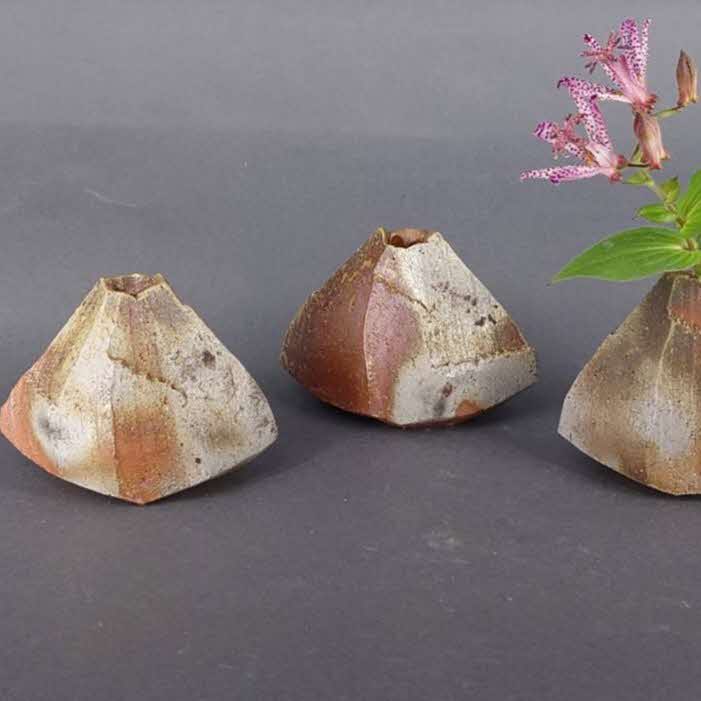 三角削ぎ一輪さし