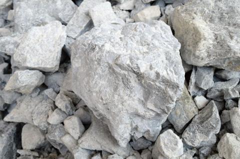 日本銘石　備前シリカ　勾玉（25mm）