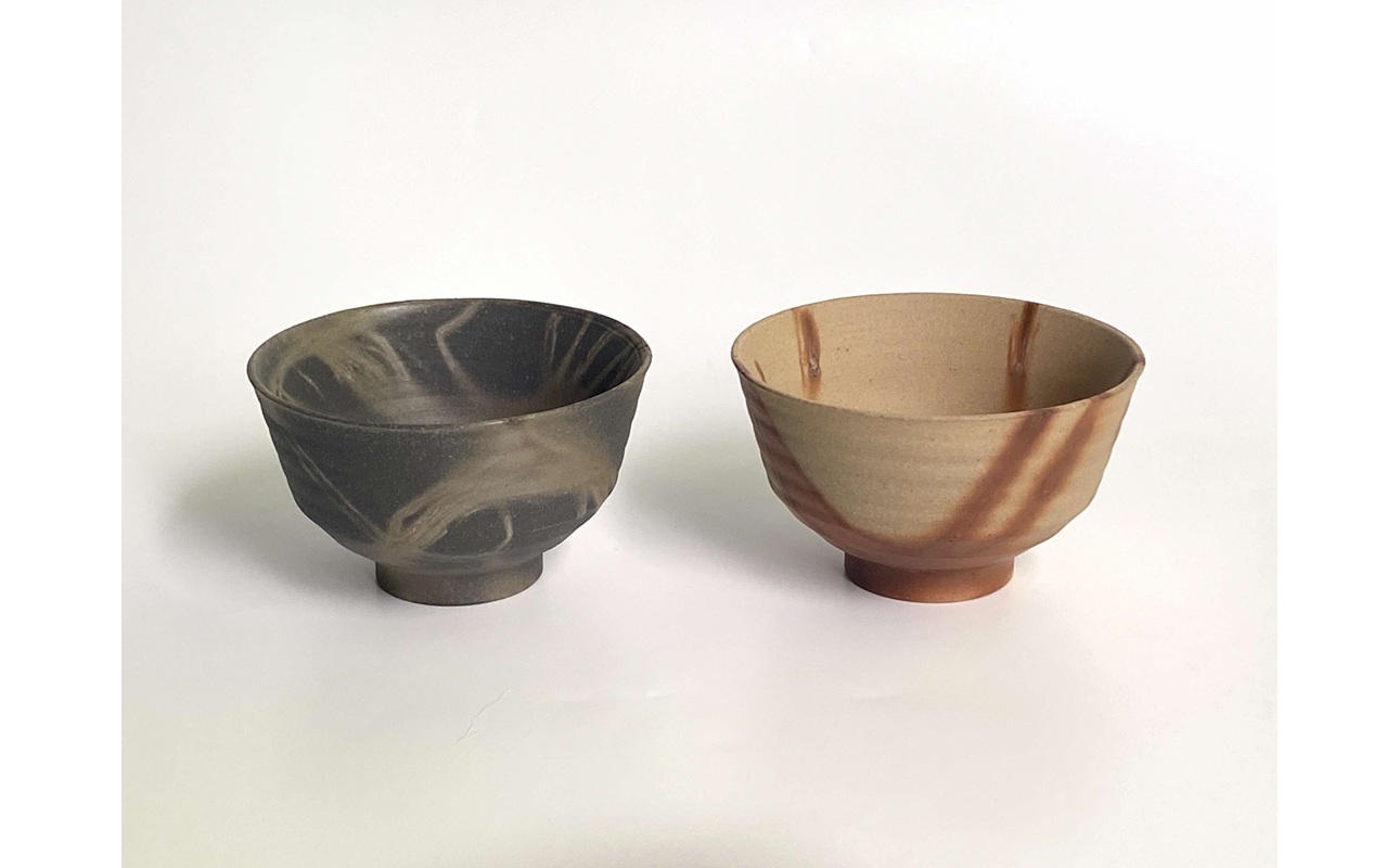 三石窯 茶碗 緋襷白・緋襷黒ペアセット【 地球にやさしい 再生素材 緋襷模様 セット ペア 陶器 】 緋襷黒 + 緋襷白 ペア