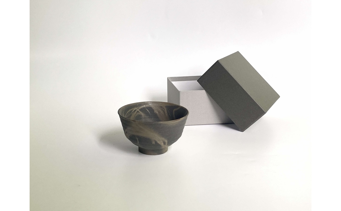 三石窯 茶碗 緋襷白・緋襷黒ペアセット【 地球にやさしい 再生素材 緋襷模様 セット ペア 陶器 】 緋襷黒 + 緋襷白 ペア