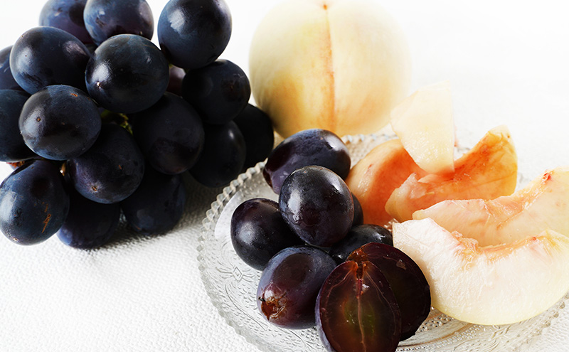 桃 ぶどう 2026年 先行予約 果物 詰合せ 白桃 2玉（1玉220g以上）ニューピオーネ 2房（1房480g以上）化粧箱入り もも 葡萄 岡山県産 国産 フルーツ 果物 ギフト 上品な甘み とろける 強い甘み 酸味