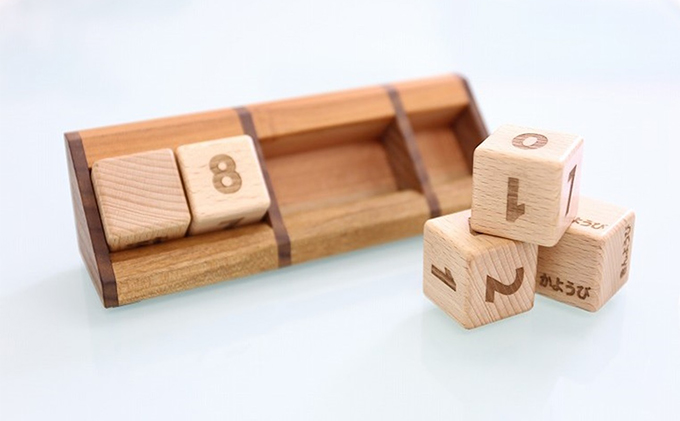 bolly木工房 木 の サイコロ型 万年カレンダー （ビーチ/ひらがな） カレンダー 木製 インテリア 雑貨 日用品