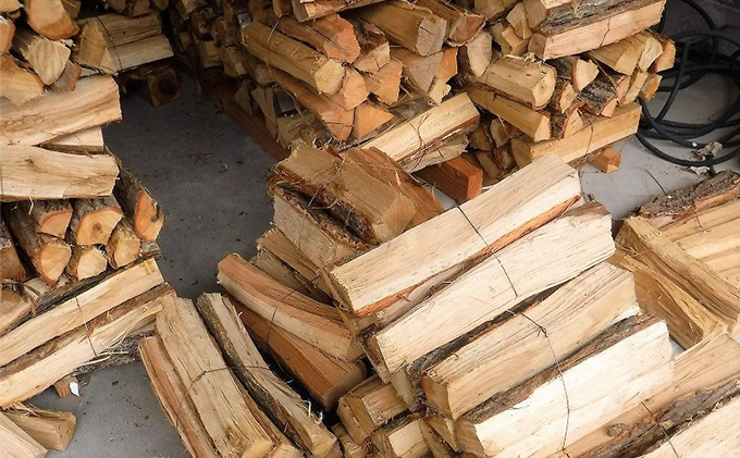 薪 キャンプ の 焚火 、 ストーブ ・ 暖炉 用に最適な 乾燥薪 18～20kg  日用品 ナラ クヌギ カシ