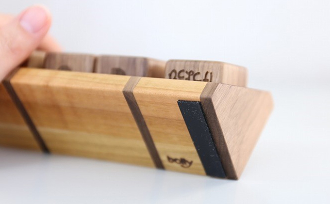 bolly木工房 木 の サイコロ型 万年カレンダー （ウォールナット/ひらがな） カレンダー 木製 インテリア 雑貨 日用品