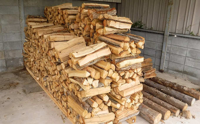 薪 キャンプ の 焚火 、 ストーブ ・ 暖炉 用に最適な 乾燥薪 18～20kg  日用品 ナラ クヌギ カシ