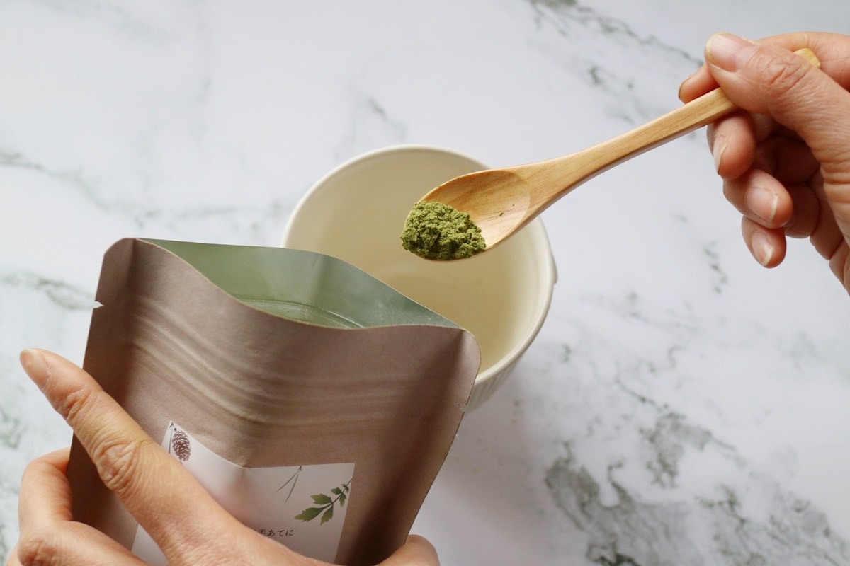 【 マツリカサボン 】 りらく茶 （よもぎ・松の葉・すぎなの3種の粉末ブレンド茶） ３袋セット / 数量限定 国産 岡山 真庭 農薬不使用 粉末 ブレンド茶 ノンカフェイン デカフェ ヨモギ 松の葉 スギナ MATSURIKA SAVON【savon007-01】