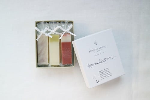 【マツリカサボン】ひるぜんの石けん ミニ3種セット / オーガニック せっけん 自然素材 石鹸 岡山 真庭 蒜山 肌にやさしい こだわり 手作り 無添加 ハーブ ラベンダー クロモジ ヤマブドウ ミニギフト 贈り物 ミニサイズ お試し MATSURIKA SAVON (MATSU-11)【savon001-01】