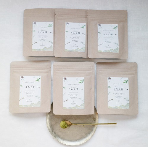 【 マツリカサボン 】 りらく茶 （よもぎ・松の葉・すぎなの3種の粉末ブレンド茶） ６袋セット / 数量限定 国産 岡山 真庭 農薬不使用 粉末 ブレンド茶 ノンカフェイン デカフェ ヨモギ 松の葉 スギナ MATSURIKA SAVON (MATSU-10)【savon004-01】