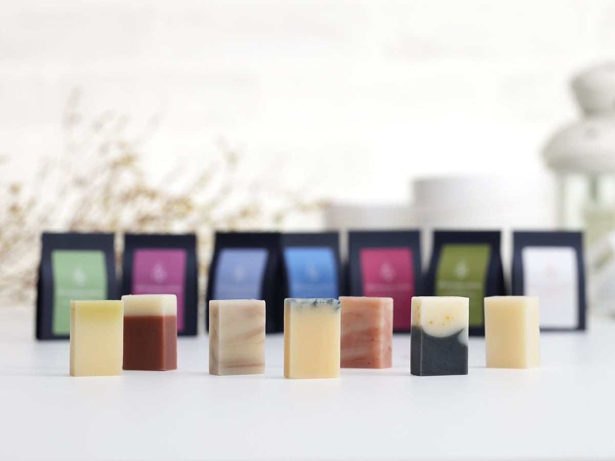 【マツリカサボン】 石けんトライアル７種セット（ラベンダー・ヤマブドウ・クロモジ・ひのきベルガモット・酒かす椿・奥出雲ローズ・ピュアベビー）/ オーガニック せっけん 自然素材 石鹸 岡山 真庭 こだわり 手作り 無添加 ハーブ セット ラベンダー クロモジ ヤマブドウ ひのき ベルガモット 酒粕 椿 奥出雲 ローズ ベビーソープ ミニ お試し MATSURIKA SAVON (MATSU-14)【savon005-01】