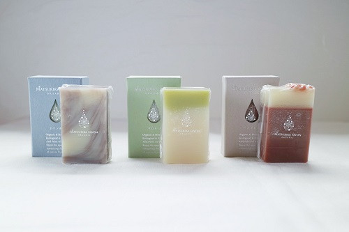 【マツリカサボン】 オーガニック石けん３種類セット（ラベンダー・ヤマブドウ・クロモジ）/ オーガニック せっけん 自然素材 石鹸 岡山 真庭 蒜山 肌にやさしい こだわり 手作り 無添加 ハーブ ラベンダー クロモジ ヤマブドウ ギフト 贈り物 フルサイズ MATSURIKA SAVON (MATSU-12)【savon002-01】