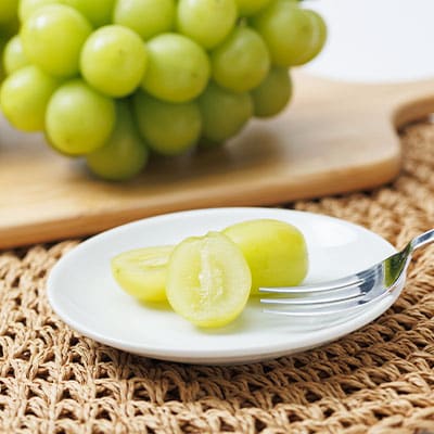 【2026年先行受付】岡山県産　朝採りシャインマスカット　2kg【配送不可地域：離島】