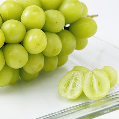 【2026年先行受付】 岡山県産シャインマスカット2kg(3～4房)【配送不可地域：離島】