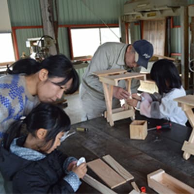 美作産桧(ひのき)でつくる　折りたたみイス手作り体験ペアチケット
