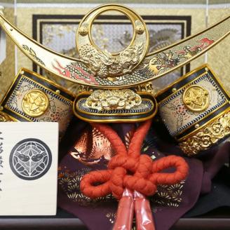 10号　上杉謙信兜　収納飾り