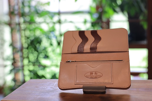 二つ折りロングウォレット