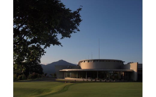 ＜9,000円分＞ 奥津ゴルフ倶楽部　施設利用券 1,000円券×9枚【017-a006】