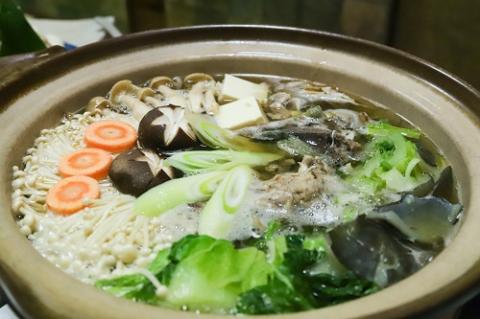 美容にも健康にもバッチリ！ コラーゲンたっぷり 「すっぽん鍋セット」 4人前 (野菜付き) _S50