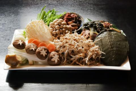 美容にも健康にもバッチリ！ コラーゲンたっぷり 「すっぽん鍋セット」 4人前 (野菜付き) _S50