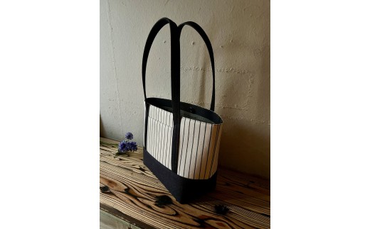 【AKIRAオリジナル】【マツコの知らない世界 で紹介されました！】 中型レディストートバッグ ショルダータイプ ストライプ×濃紺デニム 軽量 軽い 日本製 キャンバス 帆布 横型 肩掛け 通勤 通学 大容量 上質 カジュアル オシャレ レディース カバン 鞄 バック