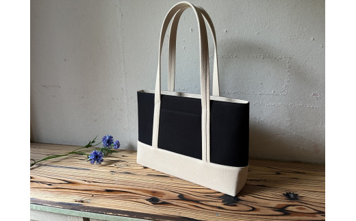 【 AKIRA オリジナル】【 マツコの知らない世界 で紹介されました！】職人手作り 中型スリムトートバッグ 黒×ライトベージュ帆布 軽量 軽い 日本製 キャンバス 帆布 横型 肩掛け 通勤 通学 大容量 上質 カジュアル オシャレ レディース カバン 鞄 バック