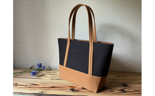 【 AKIRA オリジナル】【 マツコの知らない世界 で紹介されました！】職人手作り 大きなトートバッグ レディスショルダータイプ 黒×茶色帆布 A4対応 大きい 大容量 軽量 軽い 横型 日本製 キャンバス 肩掛け 通勤 通学 上質 カジュアル オシャレ シンプル レディース カバン 鞄 バック