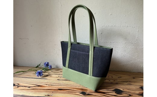 【 AKIRA オリジナル】【 マツコの知らない世界 で紹介されました！】 中型レディストートバッグ ショルダータイプ 濃紺デニム×カーキ 軽量 軽い 日本製 キャンバス 帆布 横型 肩掛け 通勤 通学 大容量 上質 カジュアル オシャレ レディース カバン 鞄 バック