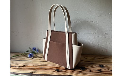 【 AKIRA オリジナル】【 マツコの知らない世界 で紹介されました！】 中型レディストートバッグ ダブルポケット ダークブラウン帆布×ライトベージュ 軽量 軽い 日本製 キャンバス 帆布 横型 肩掛け 通勤 通学 大容量 上質 カジュアル オシャレ レディース カバン 鞄 バック