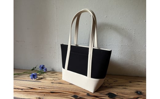 【2026年6月上旬発送開始】【 AKIRA オリジナル】【 マツコの知らない世界 で紹介されました！】 中型レディストートバッグ ショルダータイプ 黒×ライトベージュ 軽量 軽い 日本製 キャンバス 帆布 横型 肩掛け 通勤 通学 大容量 上質 カジュアル オシャレ レディース カバン 鞄 バック