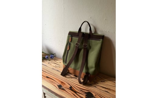 【2026年6月上旬発送開始】【 AKIRA オリジナル】【マツコの知らない世界 で紹介されました！】 シンプルリュック カーキ帆布×茶色帆布 軽量 日本製 キャンバス 通勤 通学 大容量 上質 カジュアル オシャレ レディース メンズ リュックサック カバン 鞄 バック