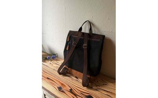 【2026年6月上旬発送開始】【 AKIRA オリジナル】【マツコの知らない世界 で紹介されました！】シンプルリュック 黒帆布×茶色帆布 軽量 日本製 キャンバス 通勤 通学 大容量 上質 カジュアル オシャレ レディース メンズ リュックサック カバン 鞄 バック