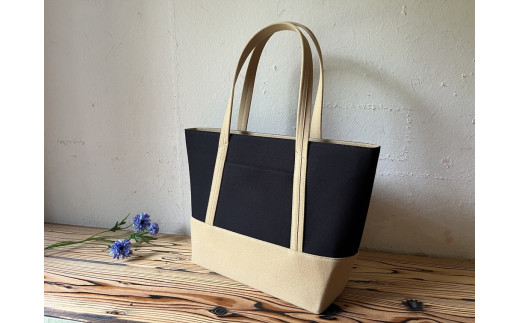 【2026年6月上旬発送開始】【 AKIRA オリジナル】【 マツコの知らない世界 で紹介されました！】職人手作り 大きなトートバッグ レディスショルダータイプ 黒×ベージュ帆布 A4対応 大きい 大容量 軽量 軽い 横型 日本製 キャンバス 肩掛け 通勤 通学 上質 カジュアル オシャレ シンプル レディース カバン 鞄 バック